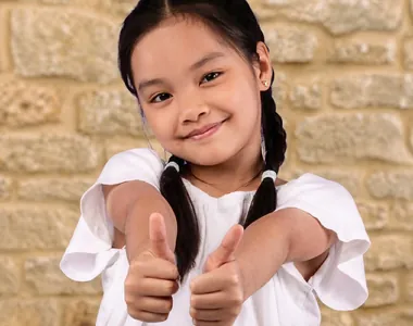 Professional lice treatment in progress